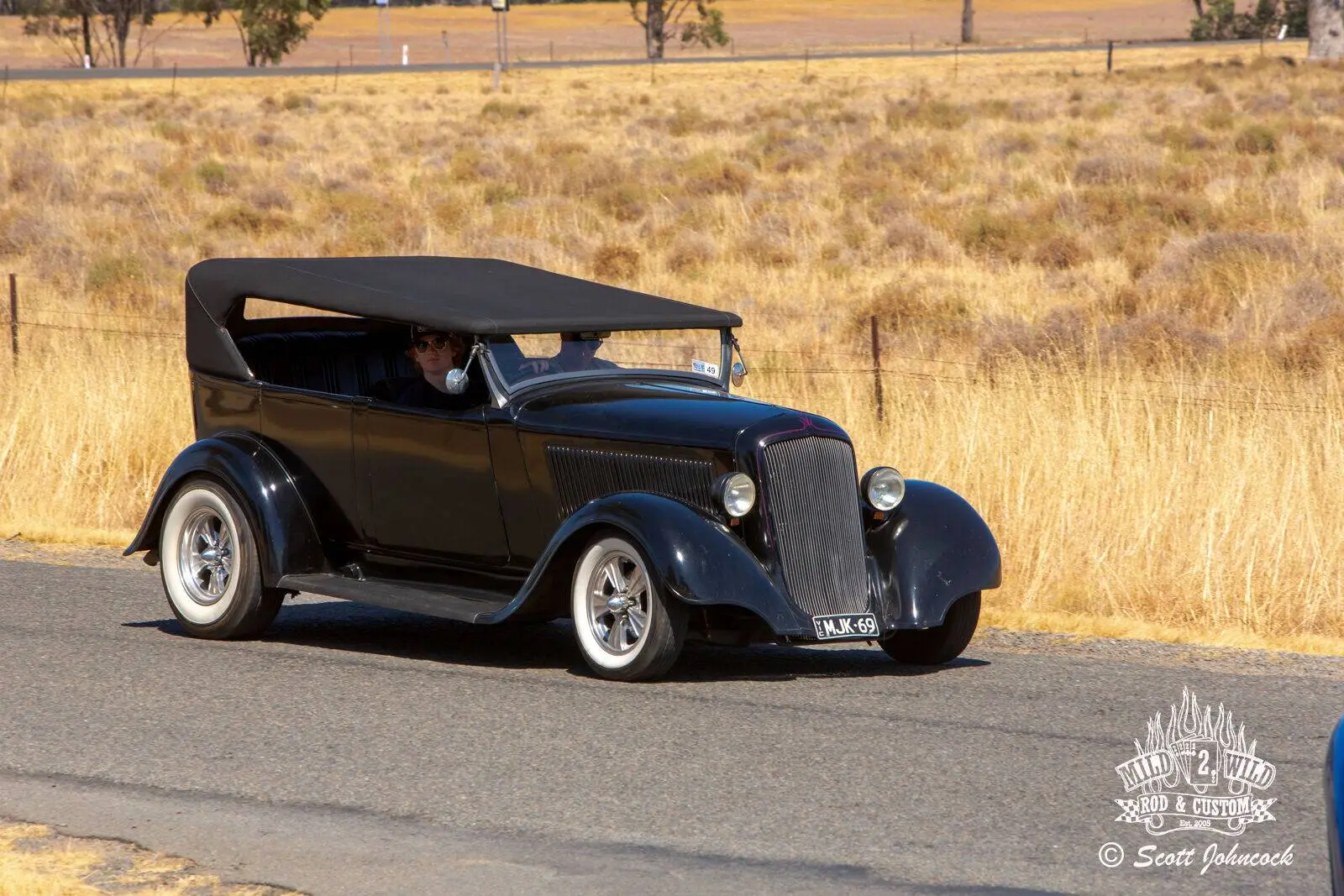 Black phaeton with white wall tyres